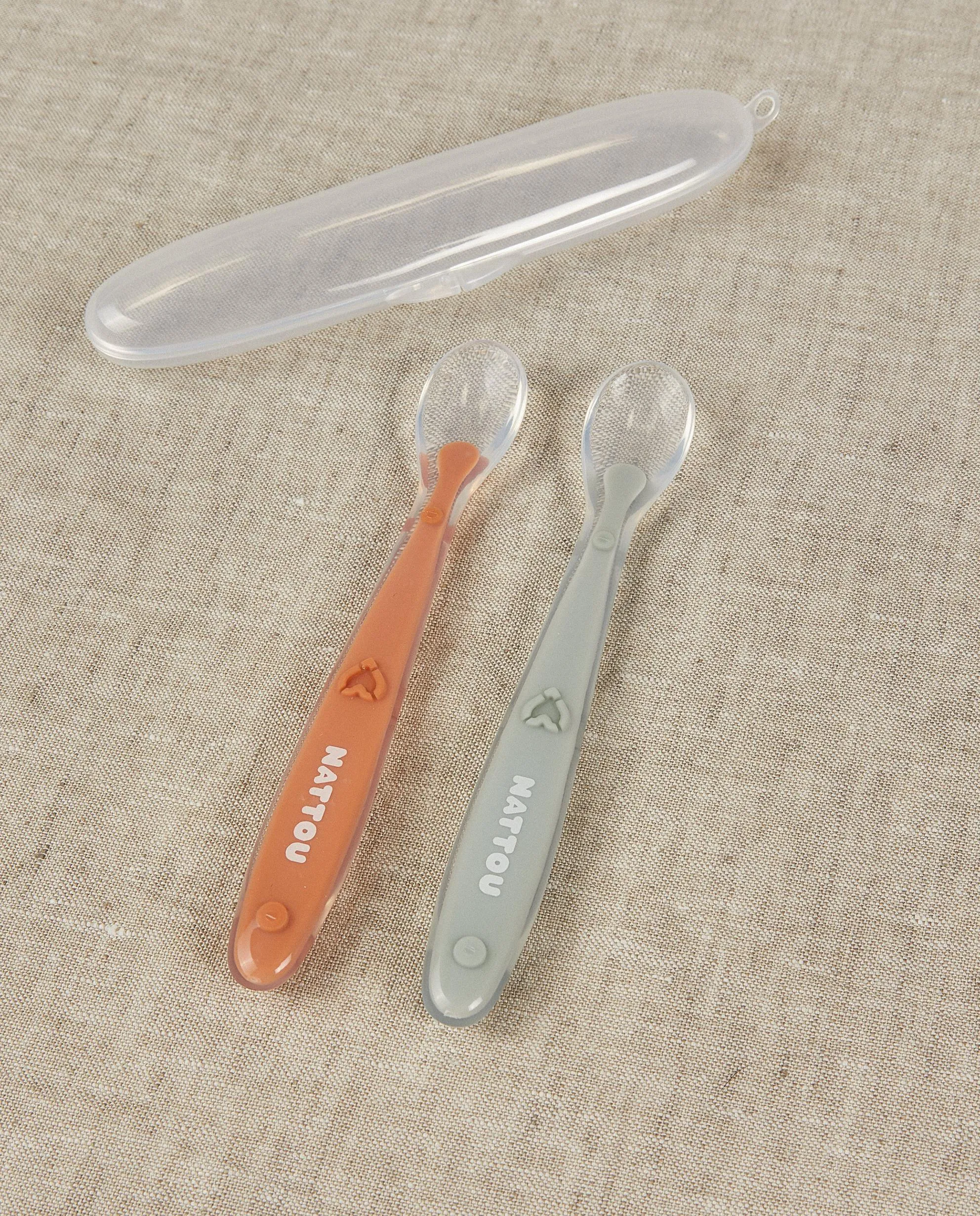 Набор ложек Nattou силиконовых 2 шт и футляр 876834
