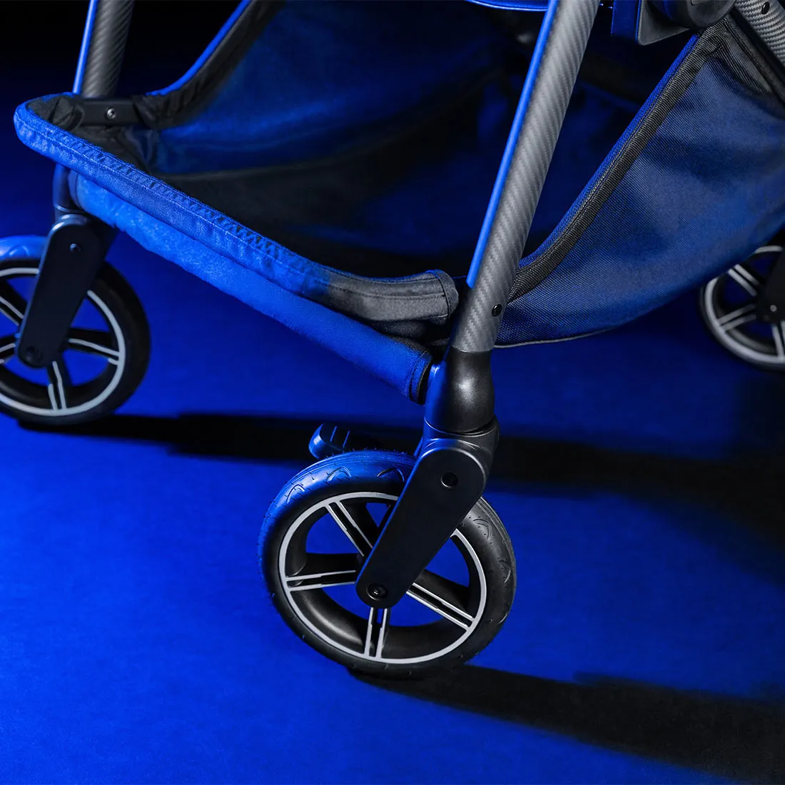 Коляска прогулочная Nuna SWIV BMW