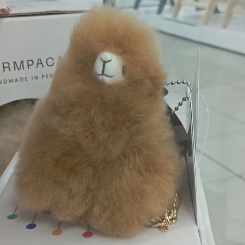 Подвеска-помпон ЛеРаРу альпачонок Шоколадный десерт 10 см