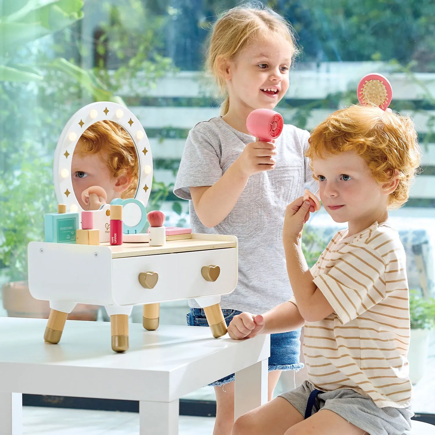 Hабор игровой HAPE Туалетный столик с аксессуарами «Делюкс комплект» E3219_HP