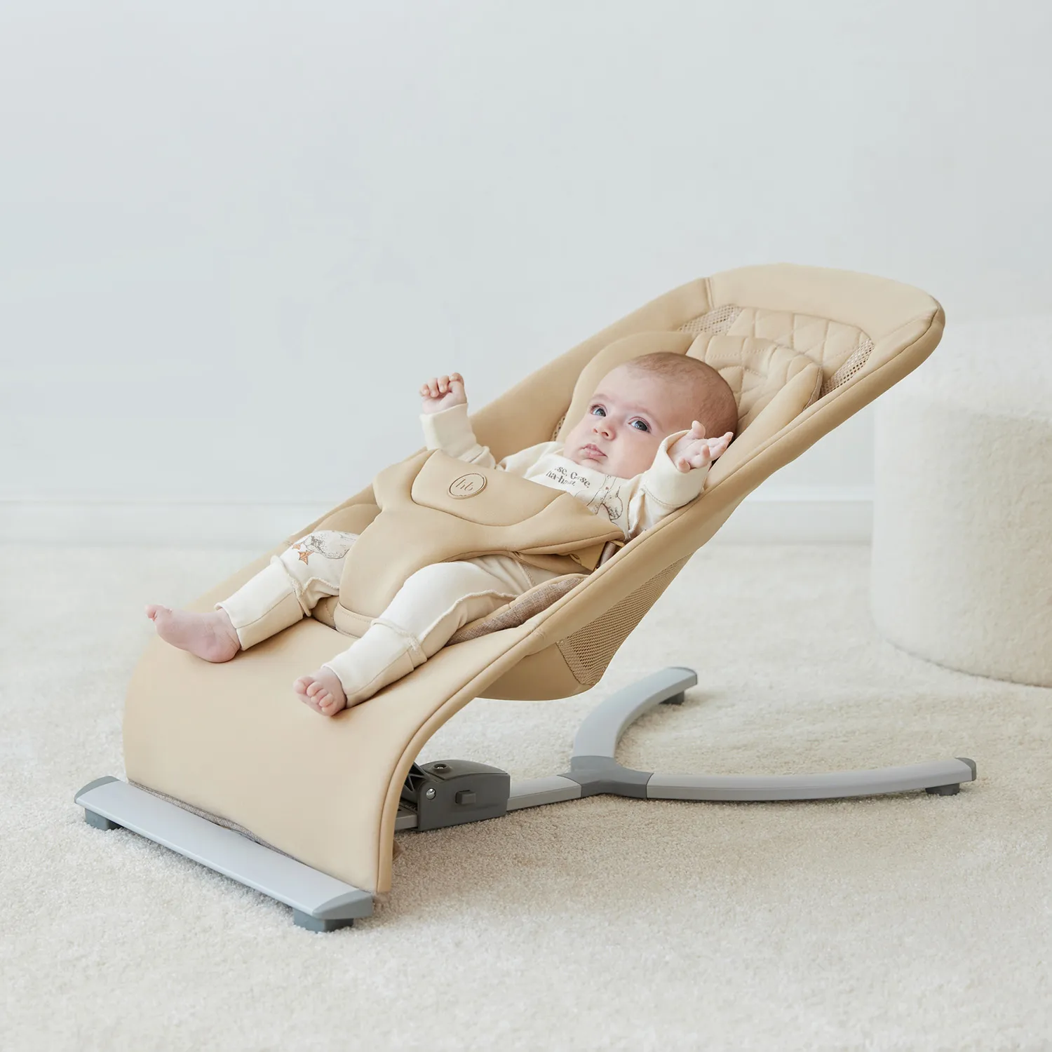 Шезлонг Happy Baby HUGGER