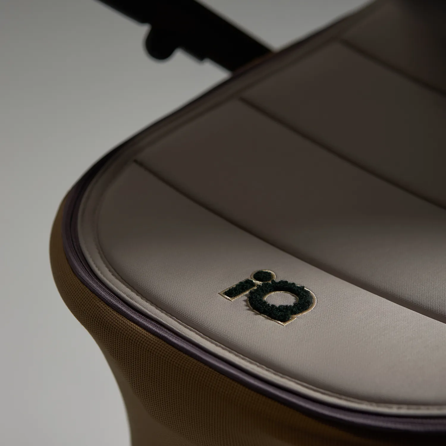 Коляска 2 в 1 ANEX iQ Premium 2025 Hugg