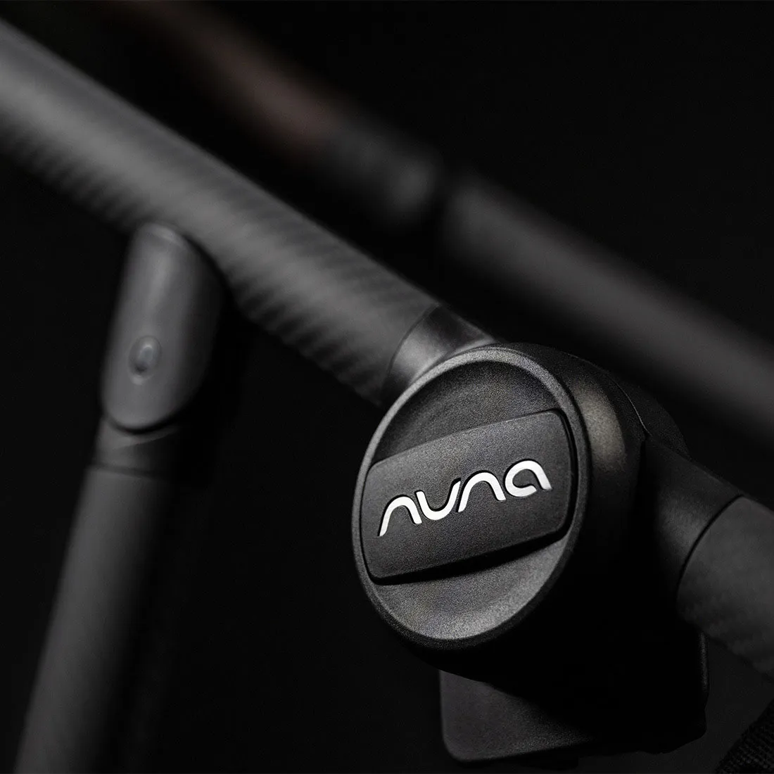 Коляска прогулочная Nuna SWIV BMW