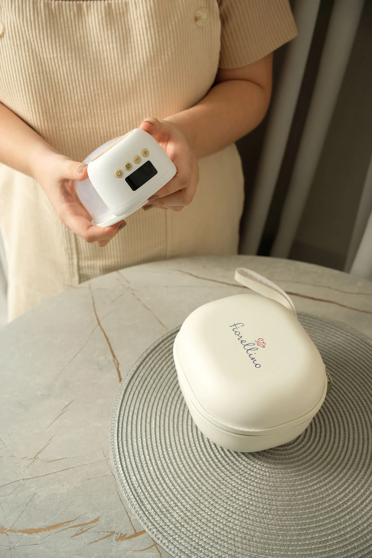 Молокоотсос Fiorellino портативный электрический YM-8806