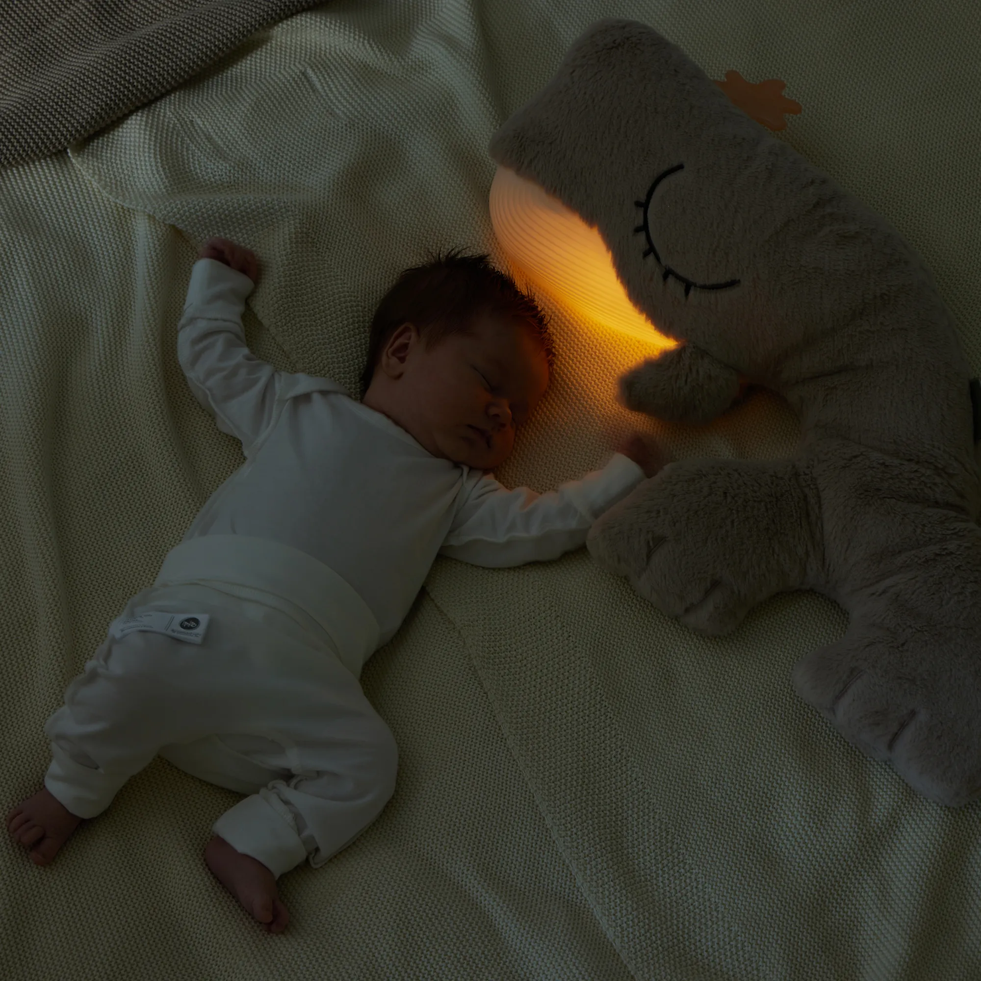 Игрушка Happy Baby мягкая для засыпания WALLY THE WHALE «УОЛЛИ ЗЕ УЭЙЛ» beige 331952