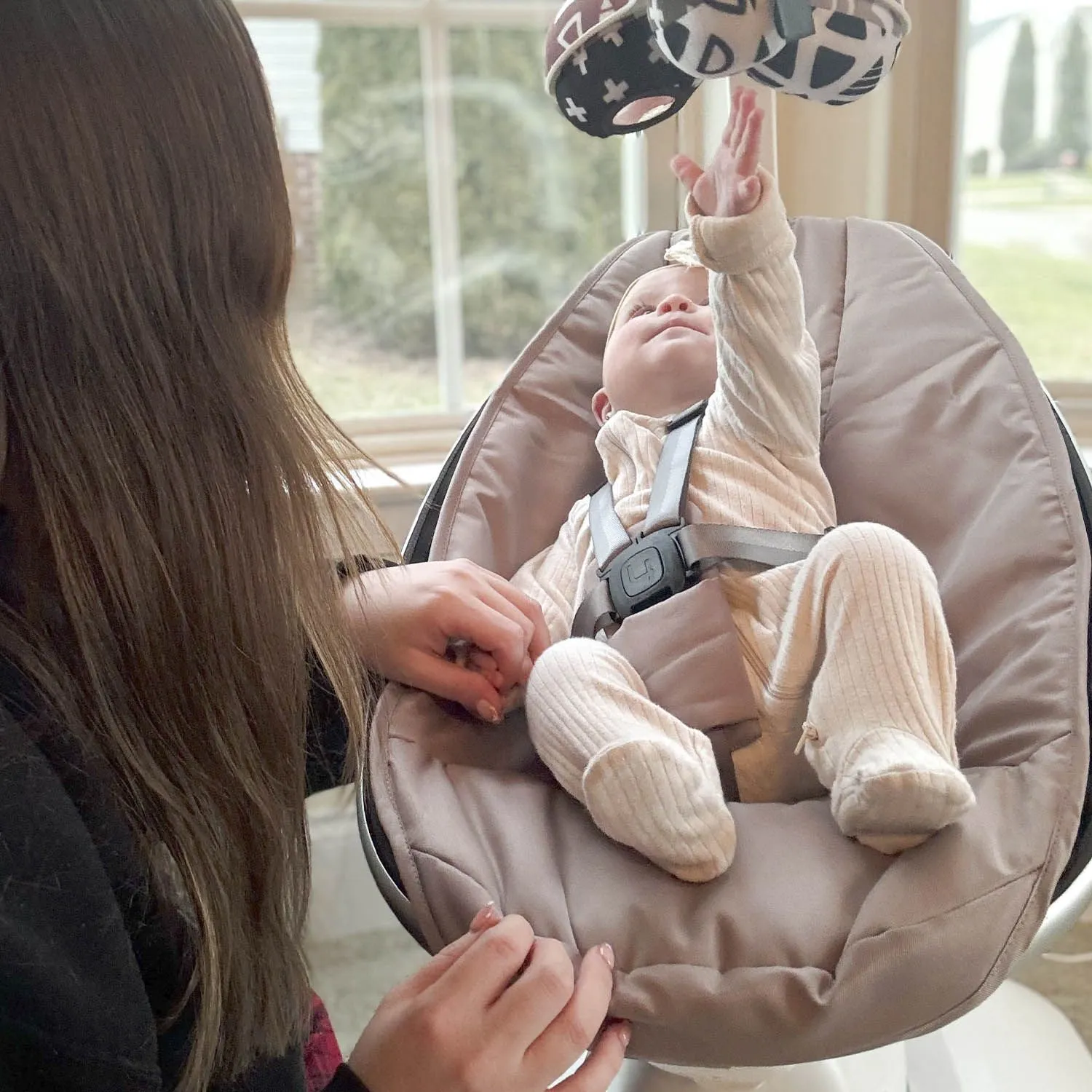 Электронные качели 4moms кресло-качалка MamaRoo New