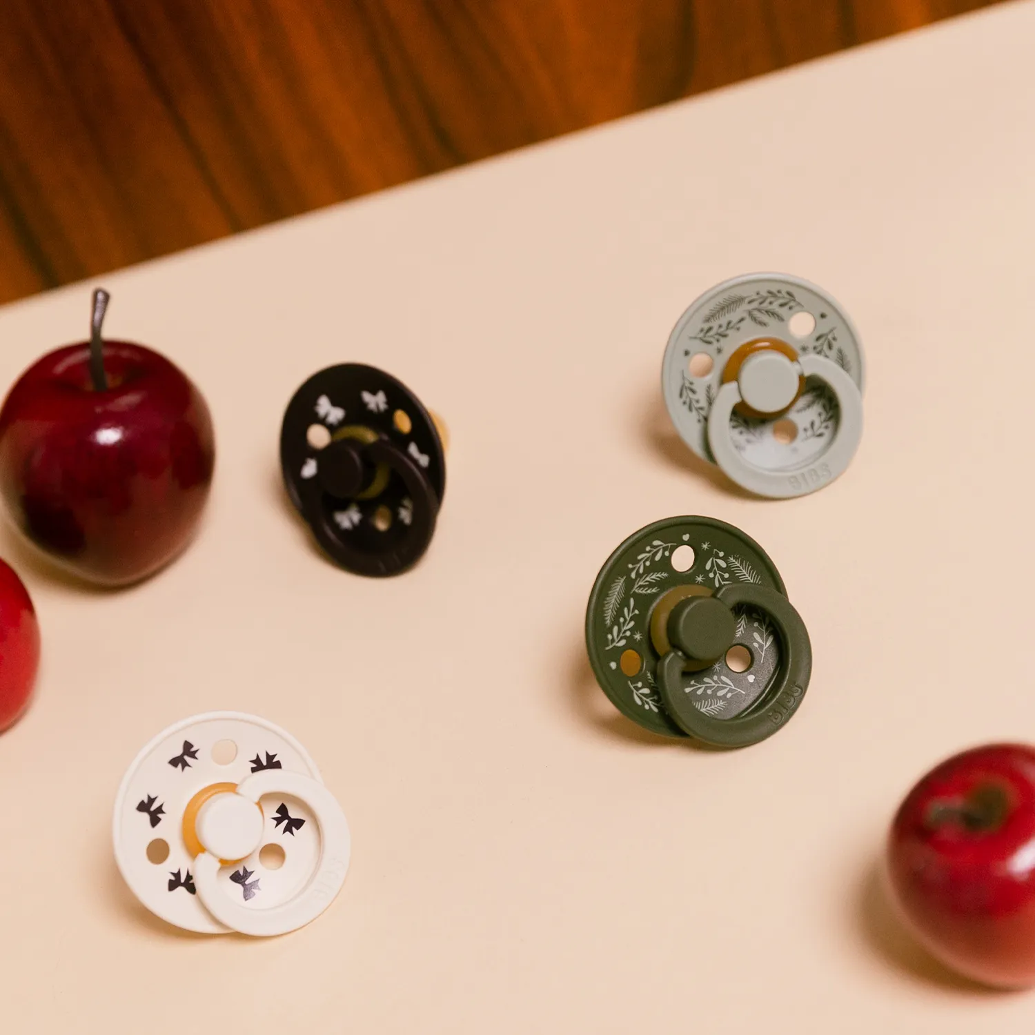 Пустышка латексная BIBS Colour Holiday, 0+ месяцев