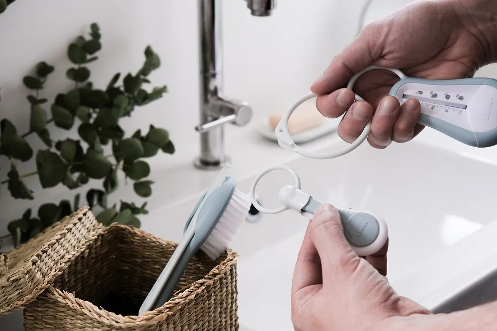 Набор Beaba Set Accessoire Toil щипчики для ногтей, термометр, расческа с щеткой