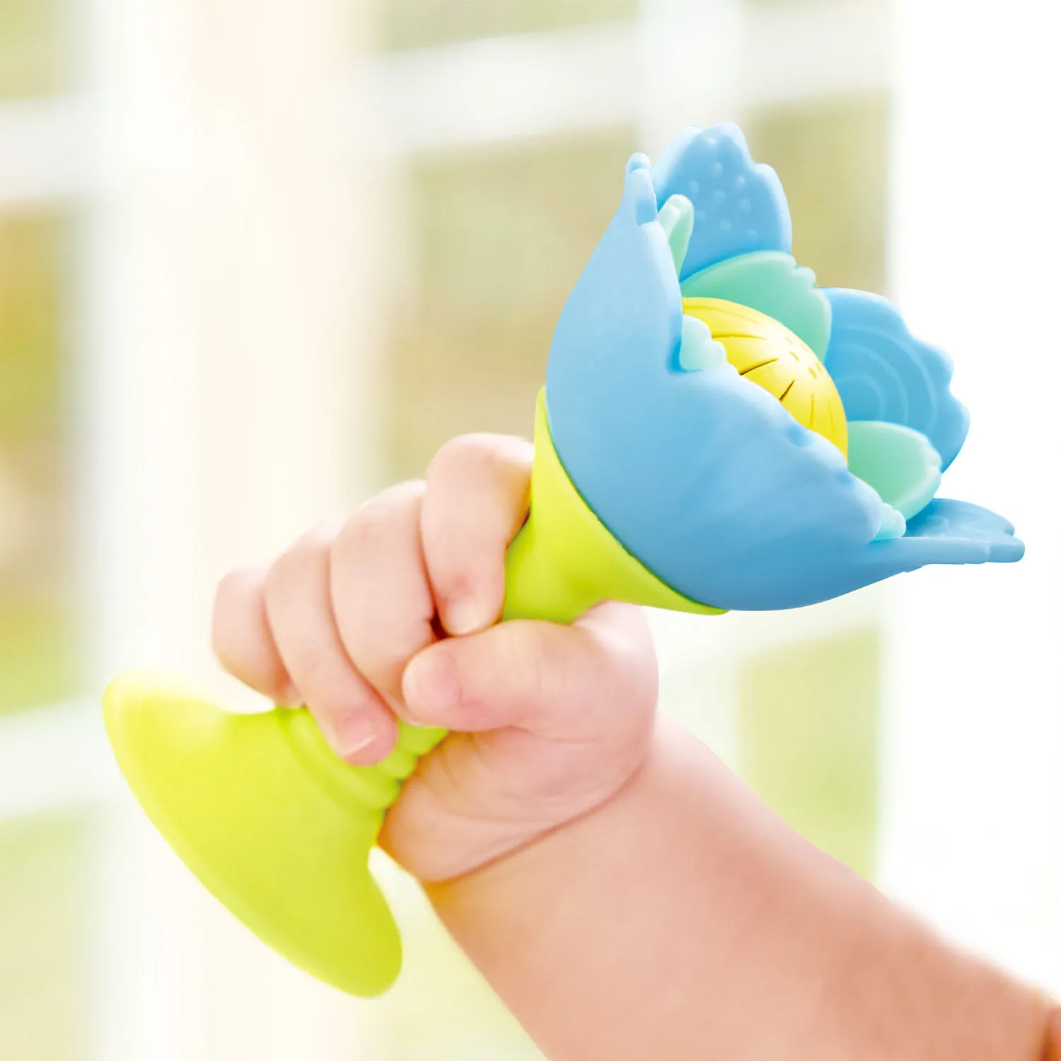 Погремушка HAPE «Малышам» Голубой цветок E0138_HP