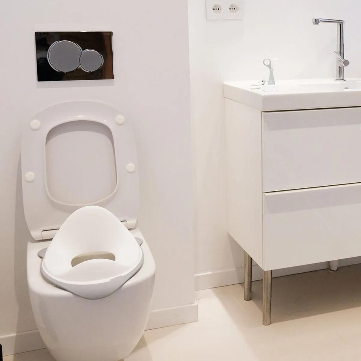 Детское сиденье на унитаз Beaba с крючком для крепления