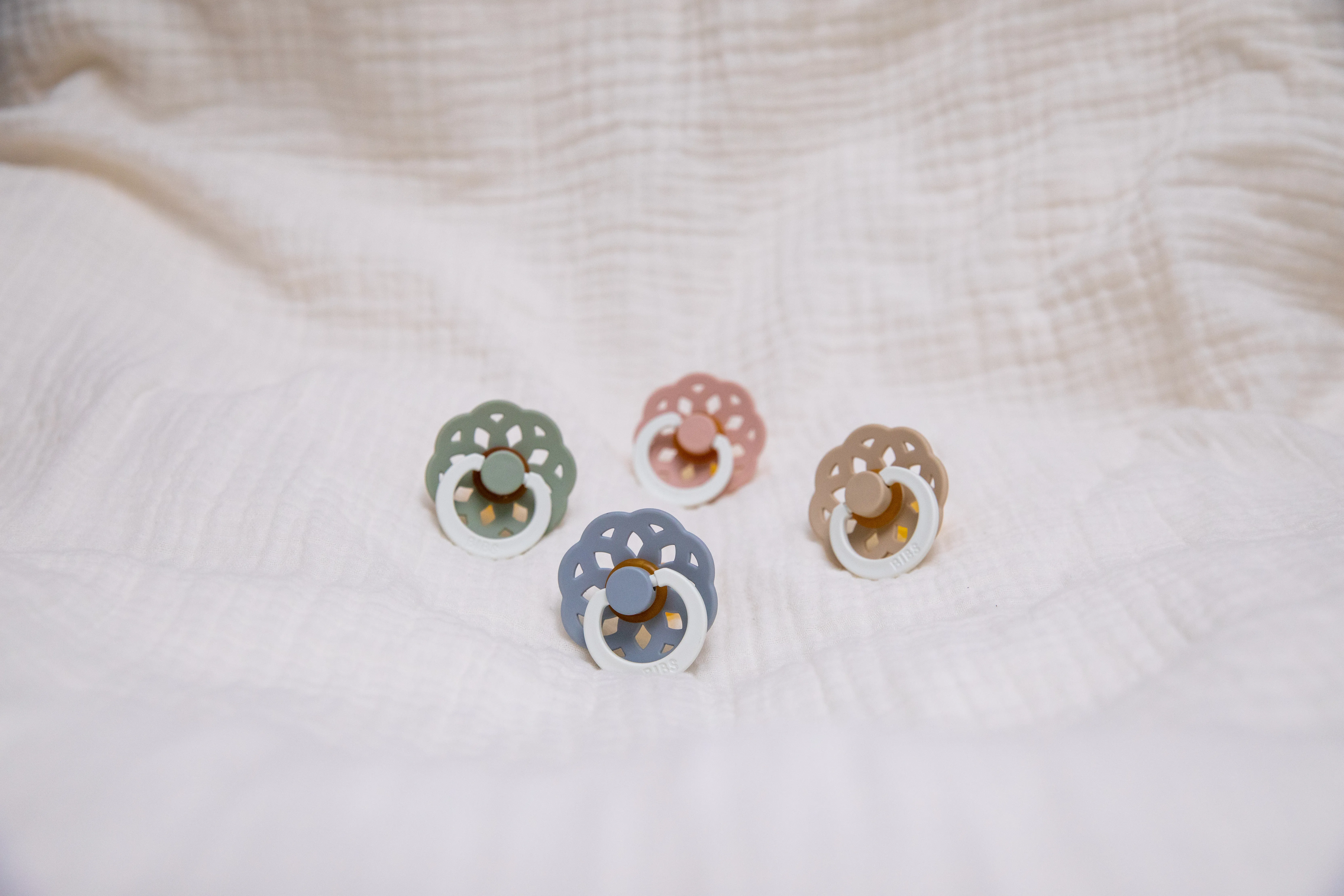 Пустышка латексная ночная BIBS Boheme Glow 0+ месяцев