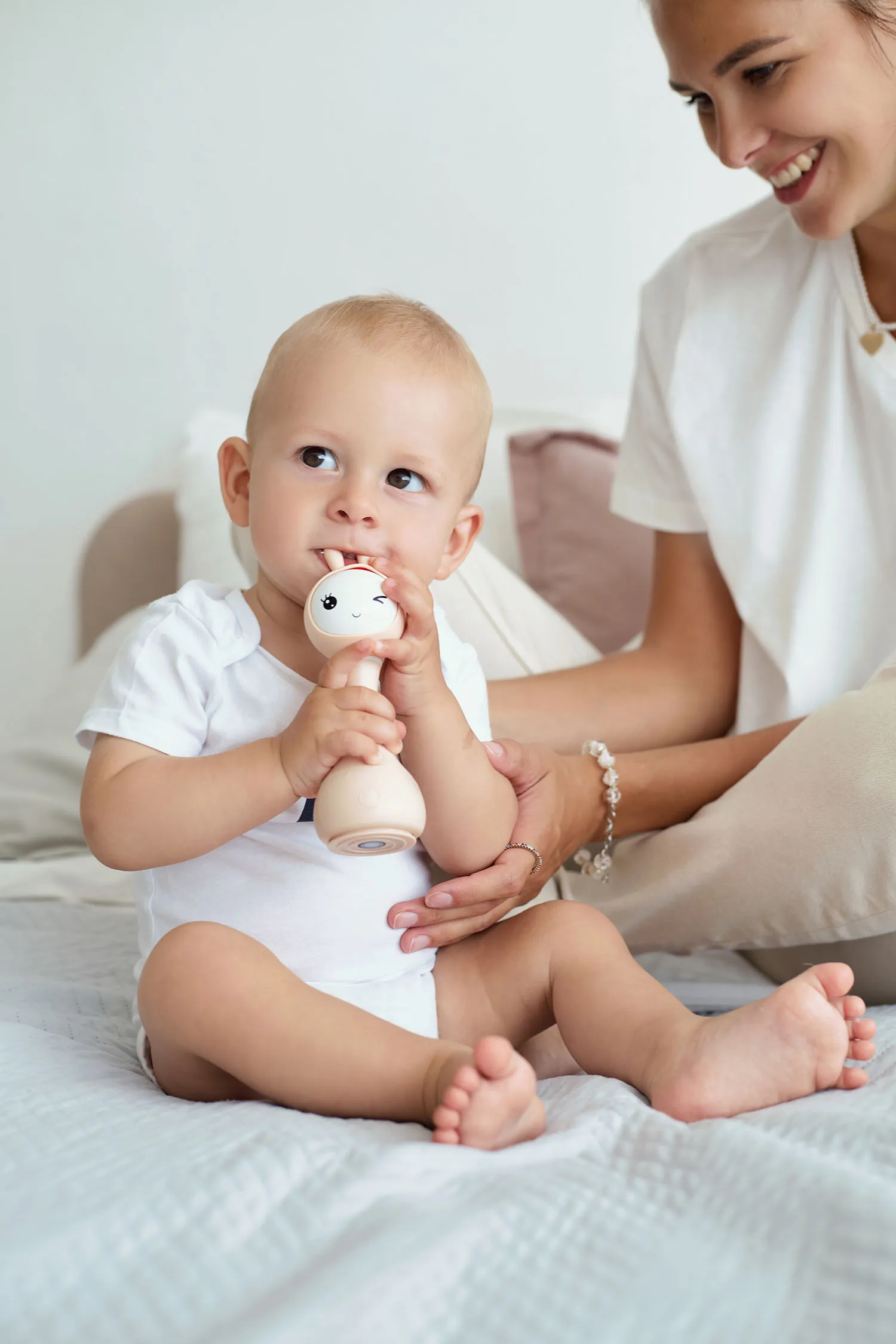 Музыкальная игрушка Alilo Умный зайка R1 бежевый 60407