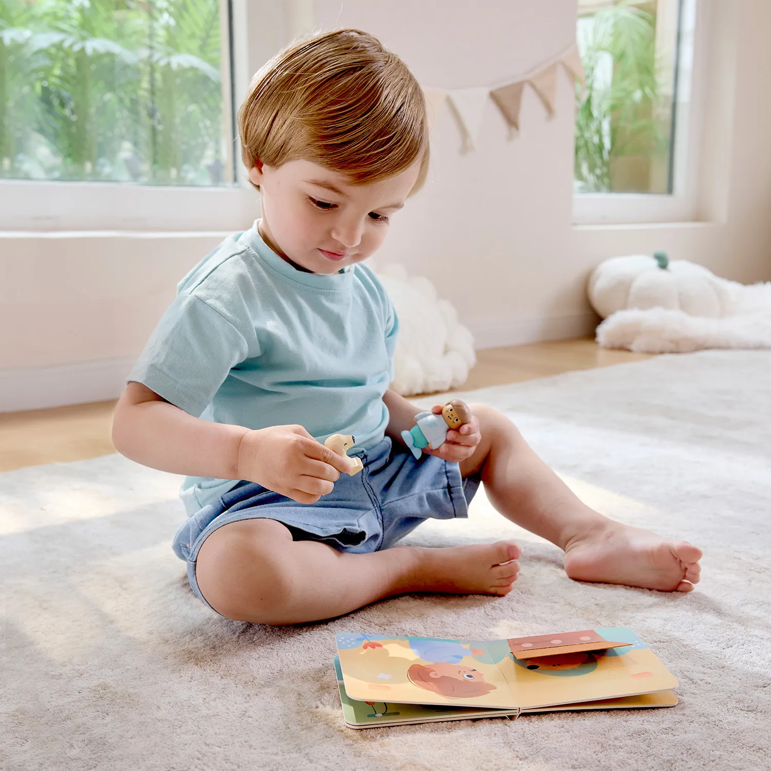 Набор игровой HAPE «Мальчик и собака» (детская иллюстрированная книга Hape Land) E3431_HP