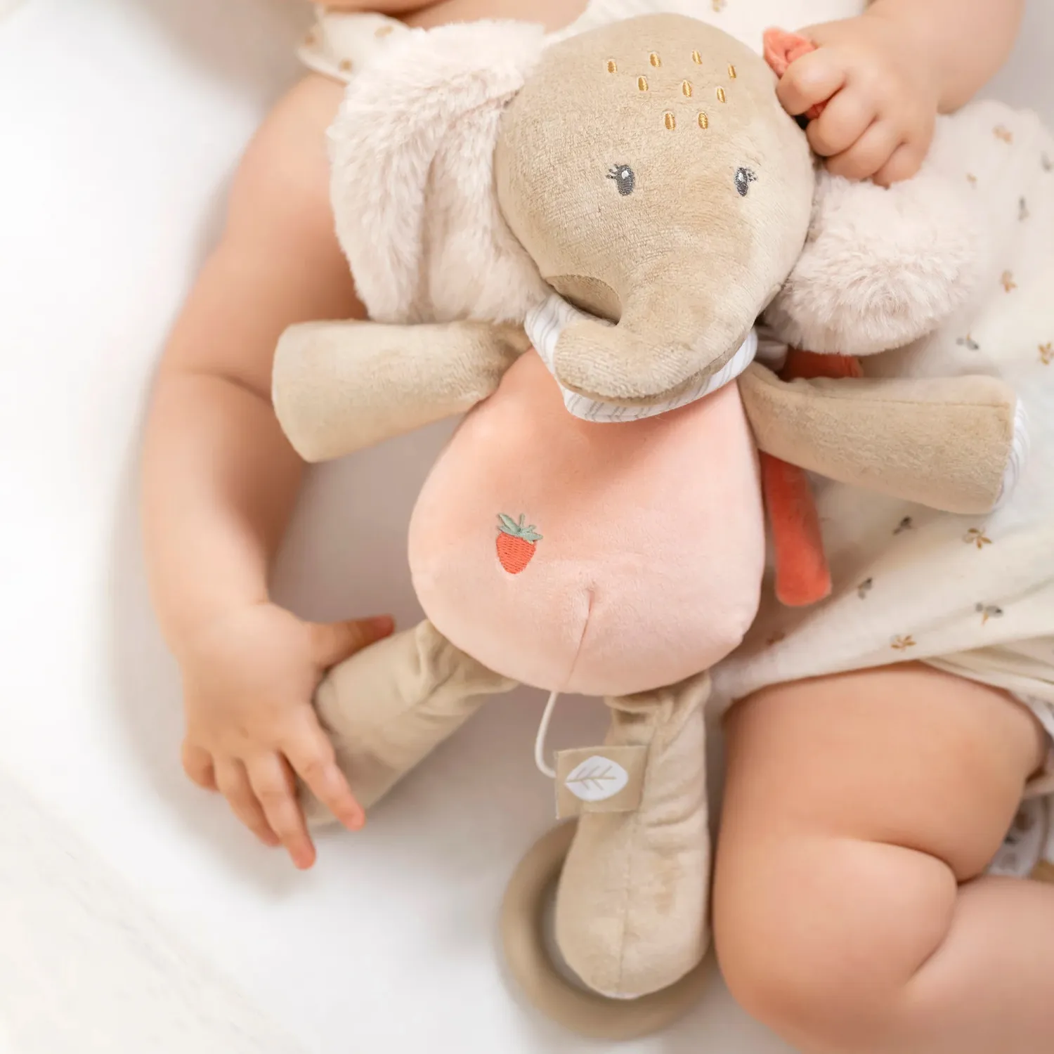 Игрушка мягкая Nattou Musical Soft toy FLO, ERNEST & OLI Слоник музыкальная 682176