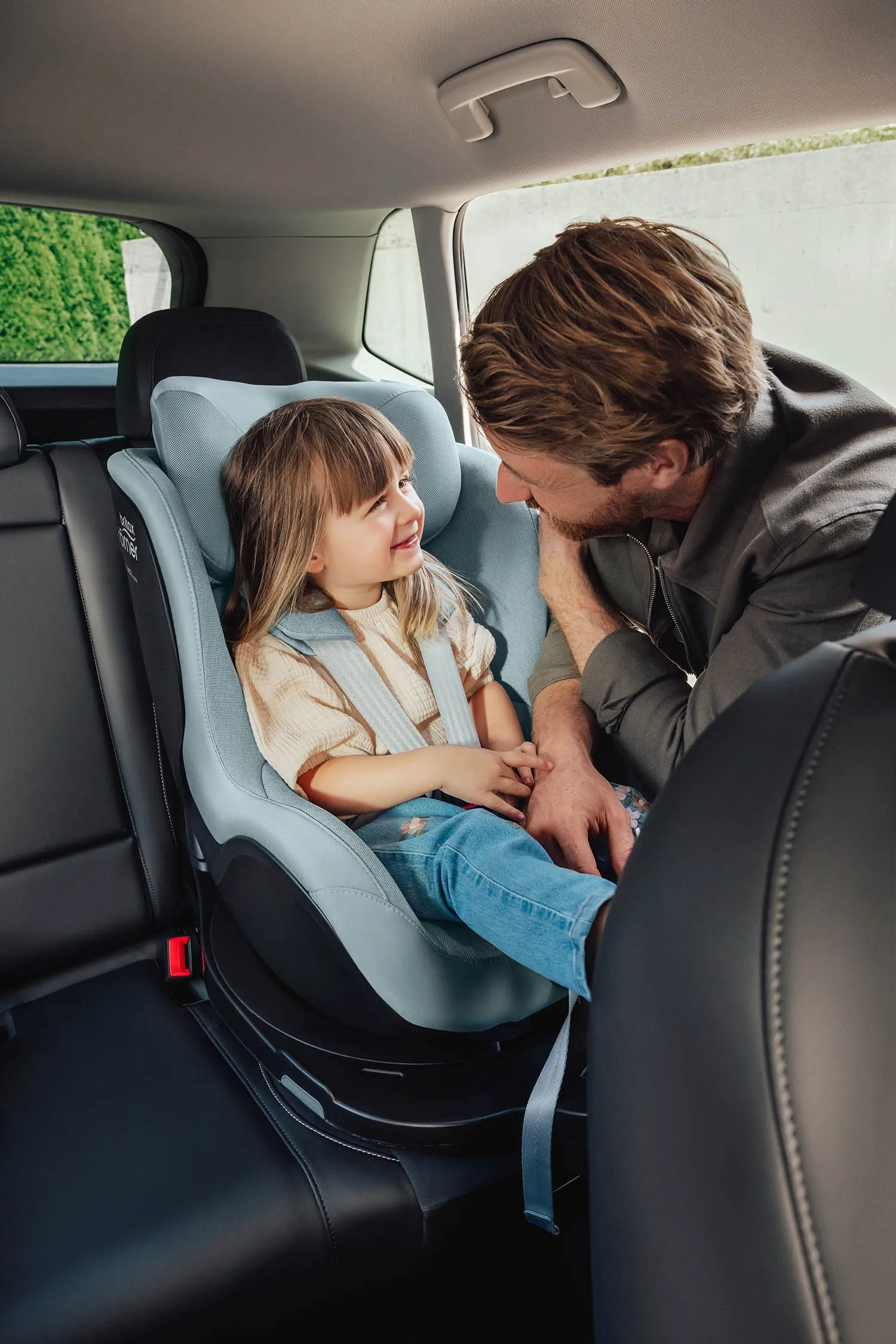 Автокресло 0+/1 Britax Roemer Dualfix Pro M Lux