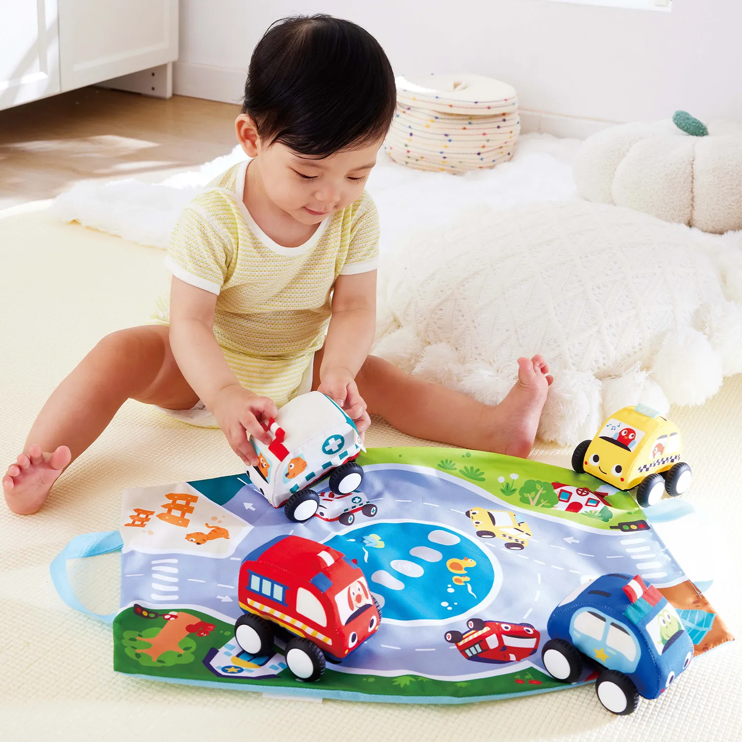 Набор игровой HAPE для малышей «Навстречу приключениям» Плюшевые машинки E0076_HP