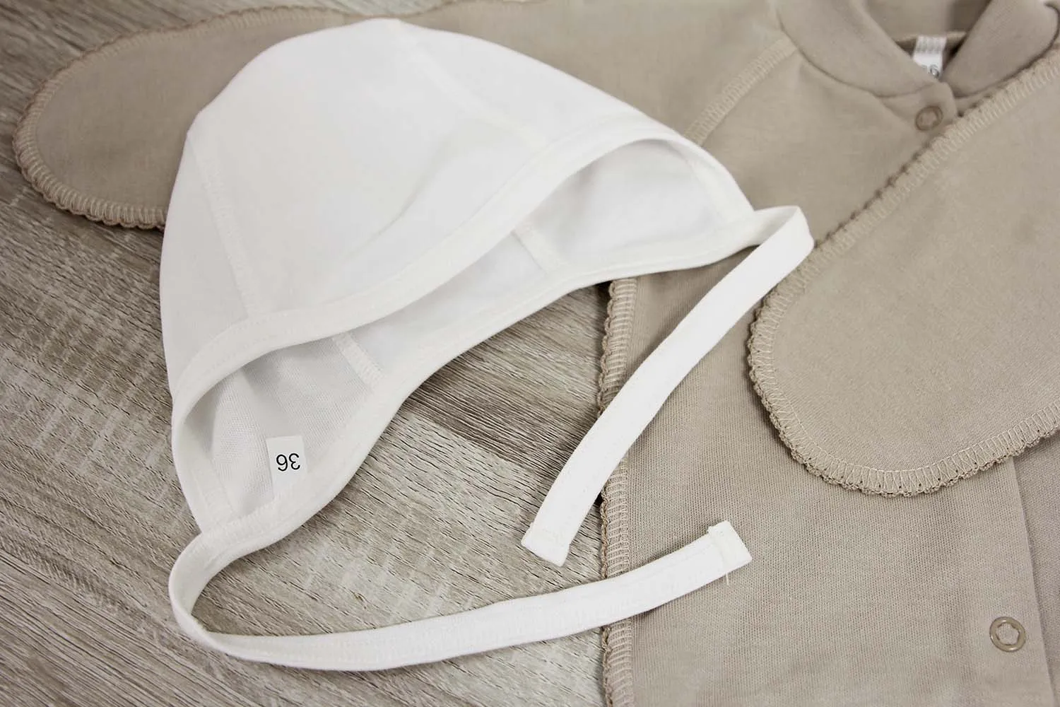 Комплект Lapsi № 5.4 для новорожденного: чепчик, боди, комбинезон, ползунки (молочный/бежевый)