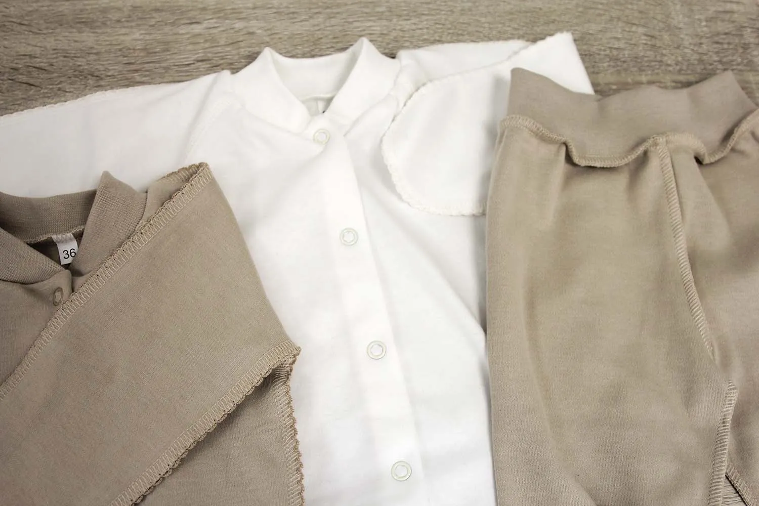 Комплект Lapsi № 5.4 для новорожденного: чепчик, боди, комбинезон, ползунки (молочный/бежевый)