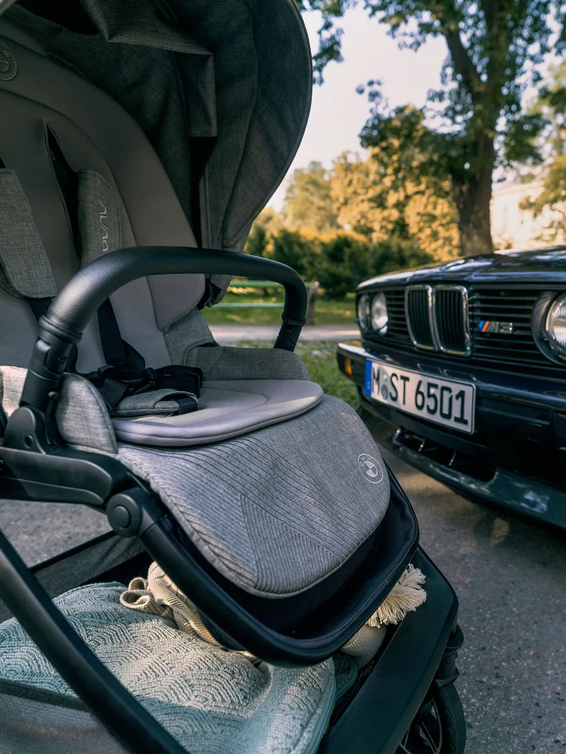 Коляска 2 в 1 Nuna TRIV NEXT BMW, Серый (Graphene)