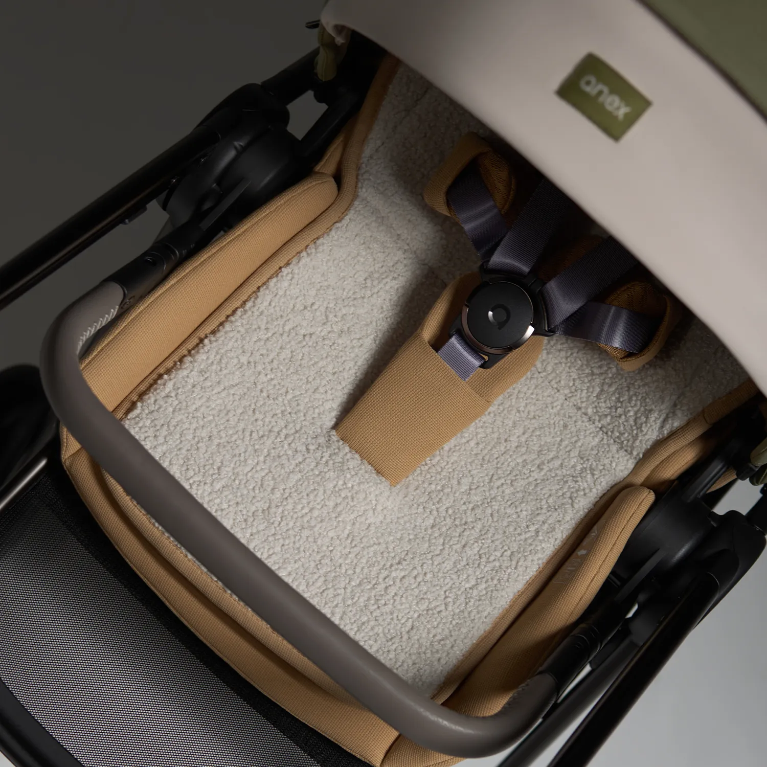 Коляска 2 в 1 ANEX iQ Premium 2025 Hugg