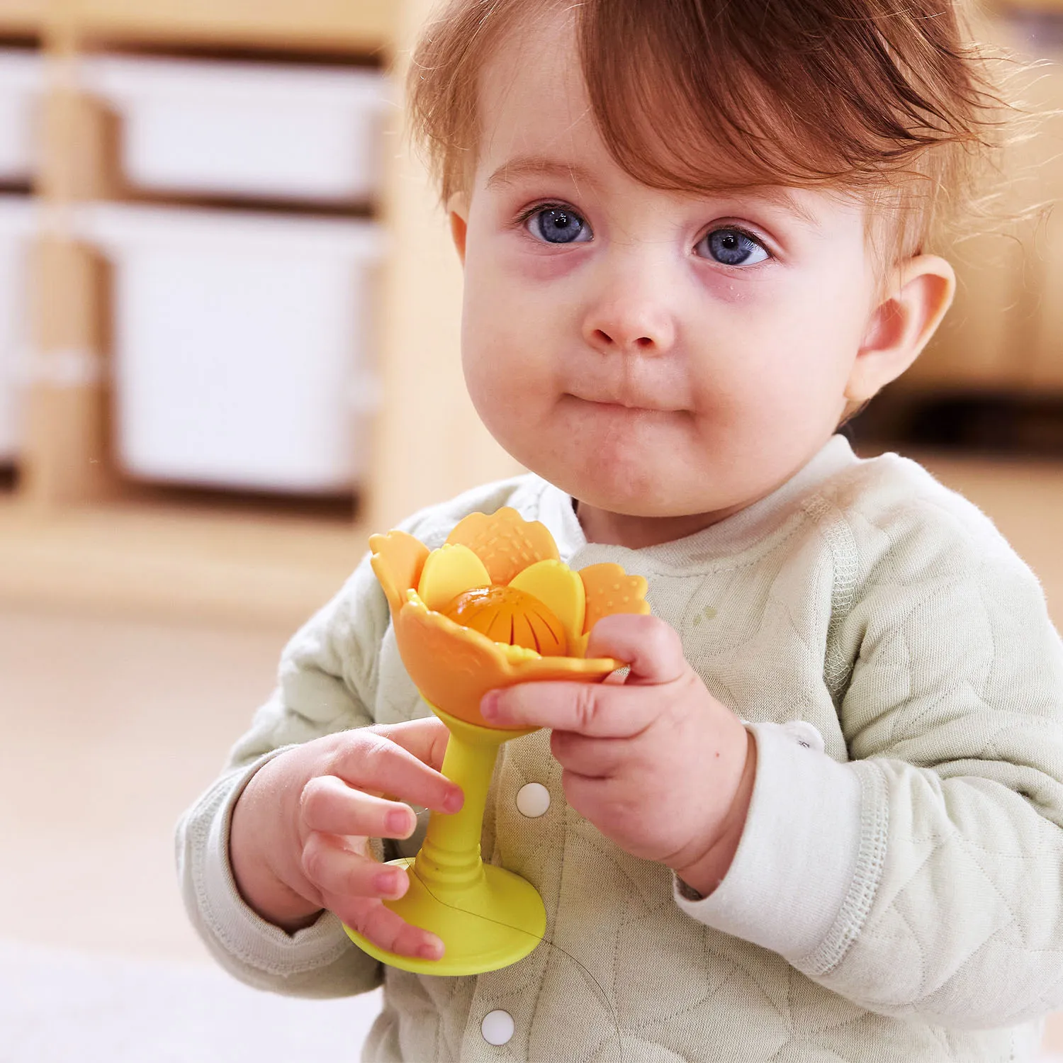 Погремушка HAPE «Малышам» Оранжевый цветок E0137_HP