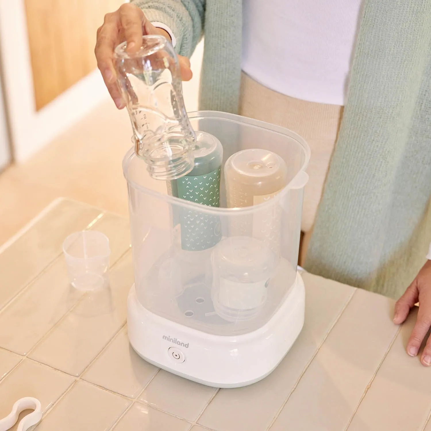 Стерилизатор компактный Miniland для бутылочек Mini Steamy белый 89580