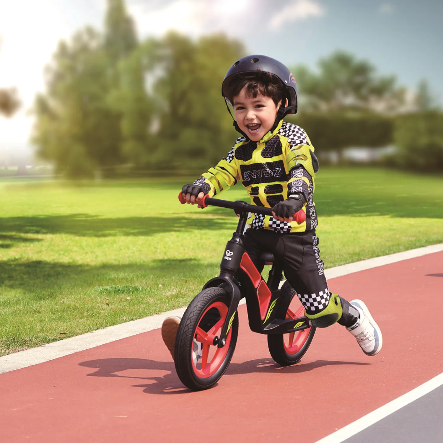 Шлем детский защитный Hape для самоката, беговела