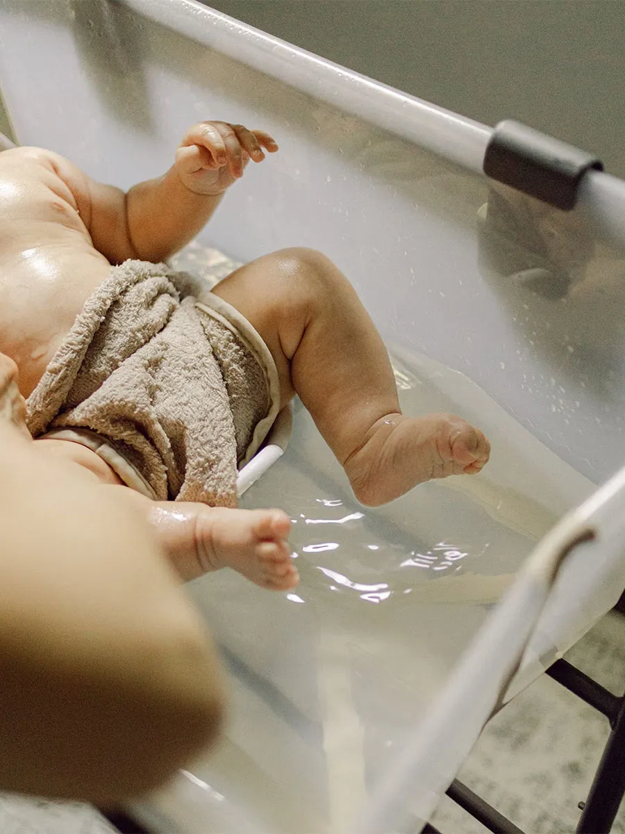Ванночка с горкой Stokke Flexi Bath Bundle, Tub with Newborn Support Бежевый (Sandy Beige) 531512. Изображение 10