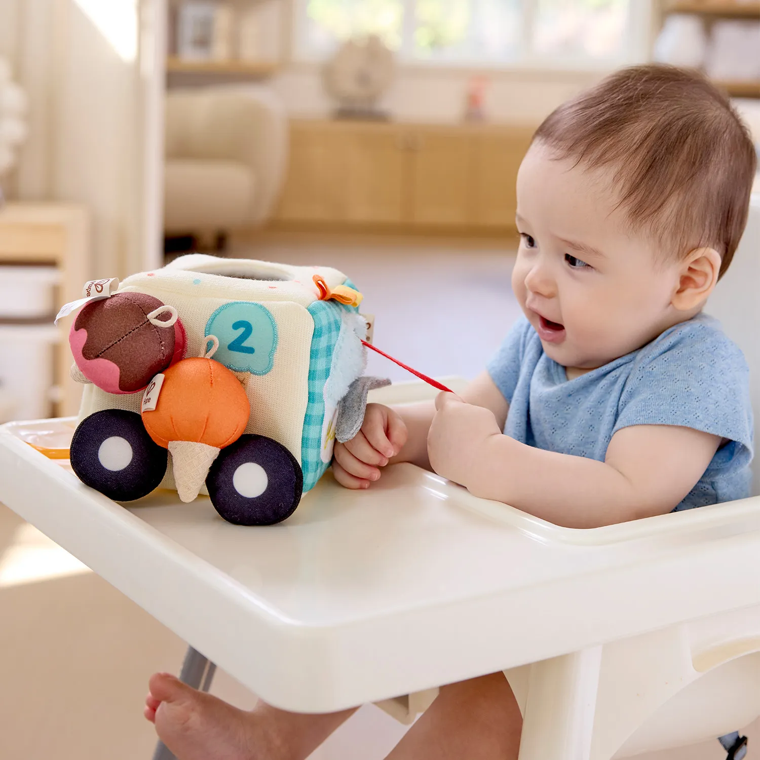 Игрушка HAPE для малышей  «Машинка» плюшевая Фургон мороженщика E0075_HP