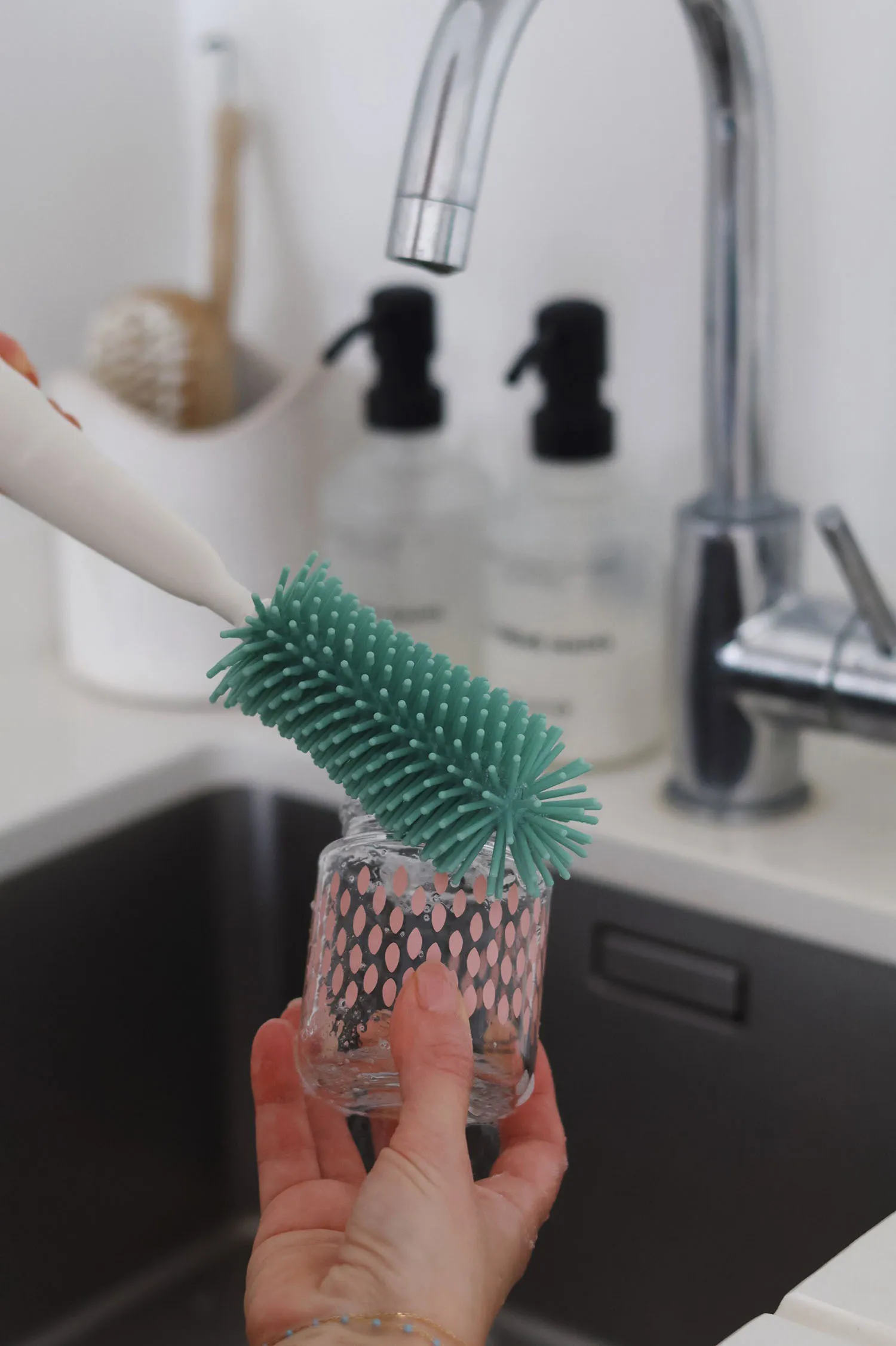 Ёршик силиконовый 2-в-1 Beaba SILICONE BOTTLE BRUSH 911672