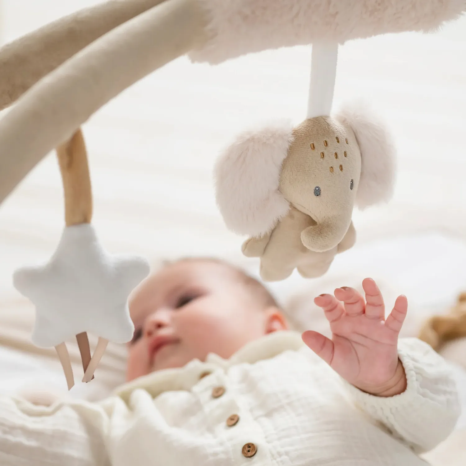 Коврик детский игровой Nattou FLO, ERNEST & OLI Лиса, Лев и Слоник с арками 682251