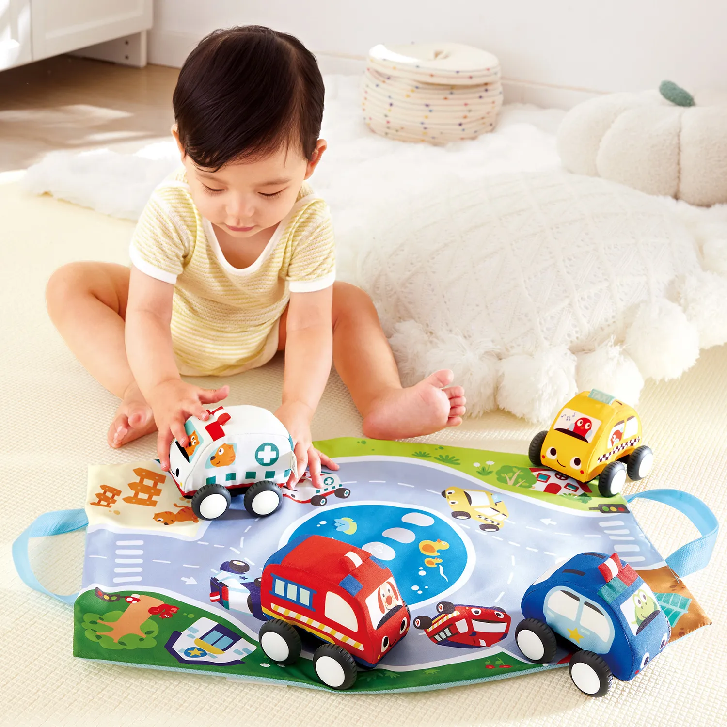 Набор игровой HAPE для малышей «Навстречу приключениям» Плюшевые машинки E0076_HP