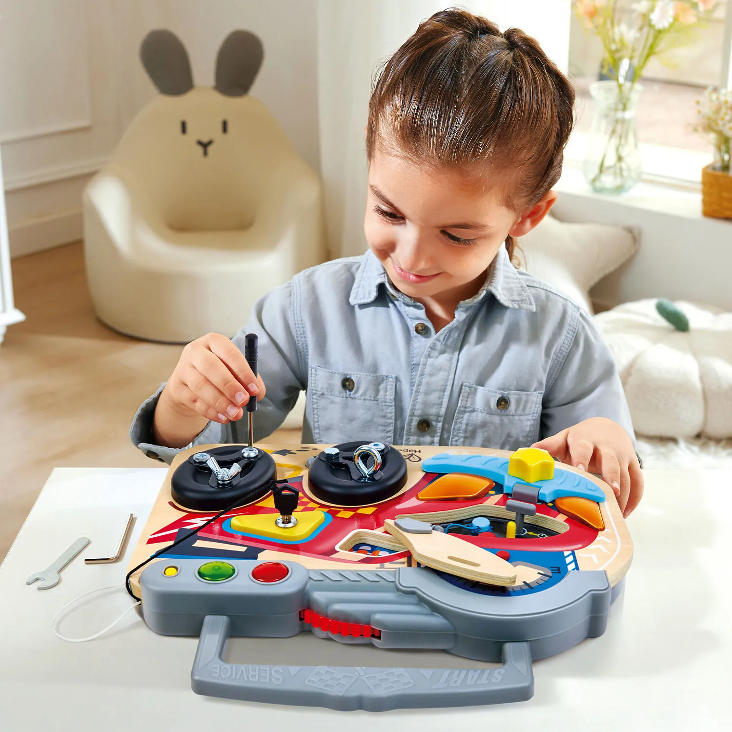 Игрушка HAPE развивающий бизиборд «Маленький гонщик» E1120_HP