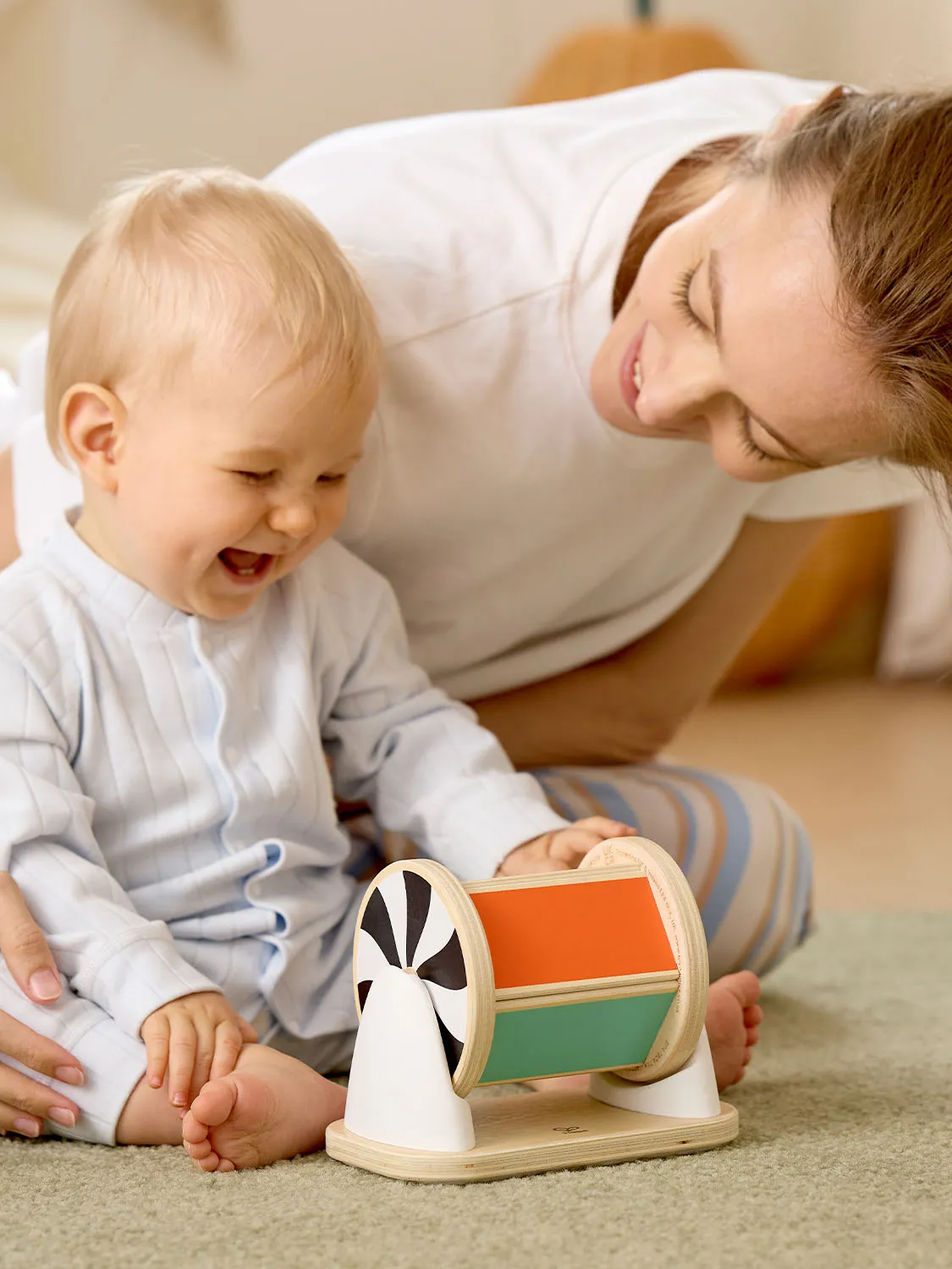 Игрушка развивающая HAPE &laquo;Малышам&raquo; Крутящийся барабан с зеркалом E0139_HP