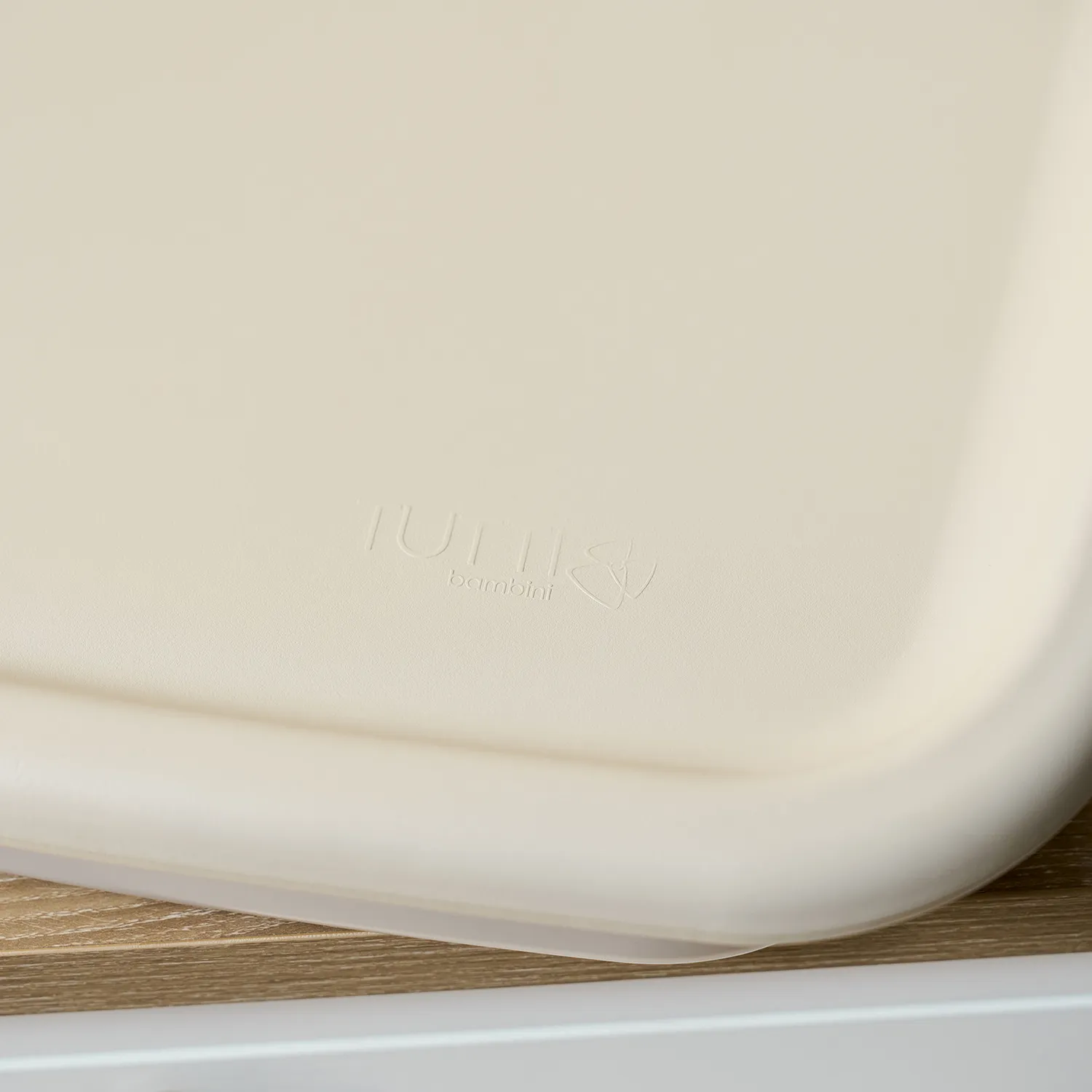 Пеленальная доска Tutti Bambini Cushi на жестком основании