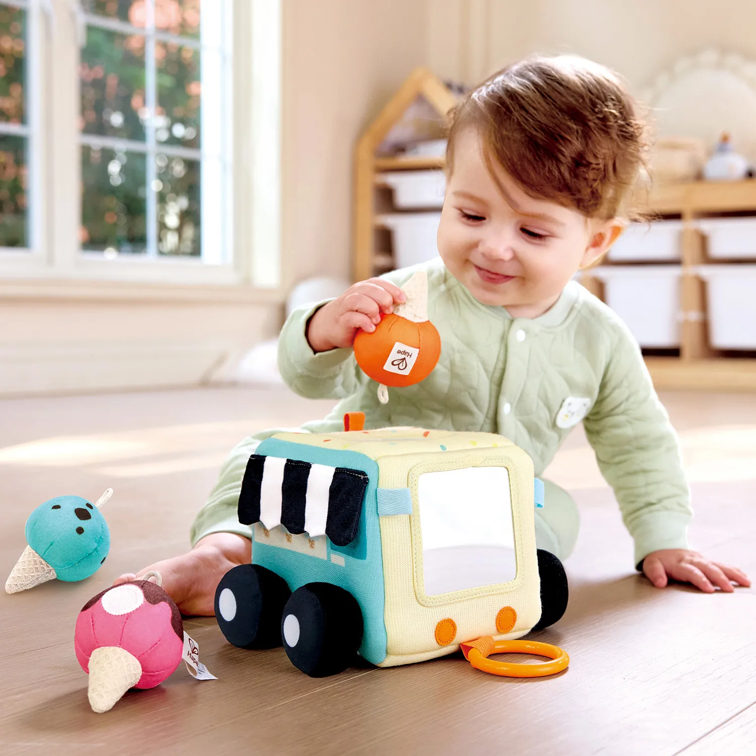 Игрушка HAPE для малышей  «Машинка» плюшевая Фургон мороженщика E0075_HP