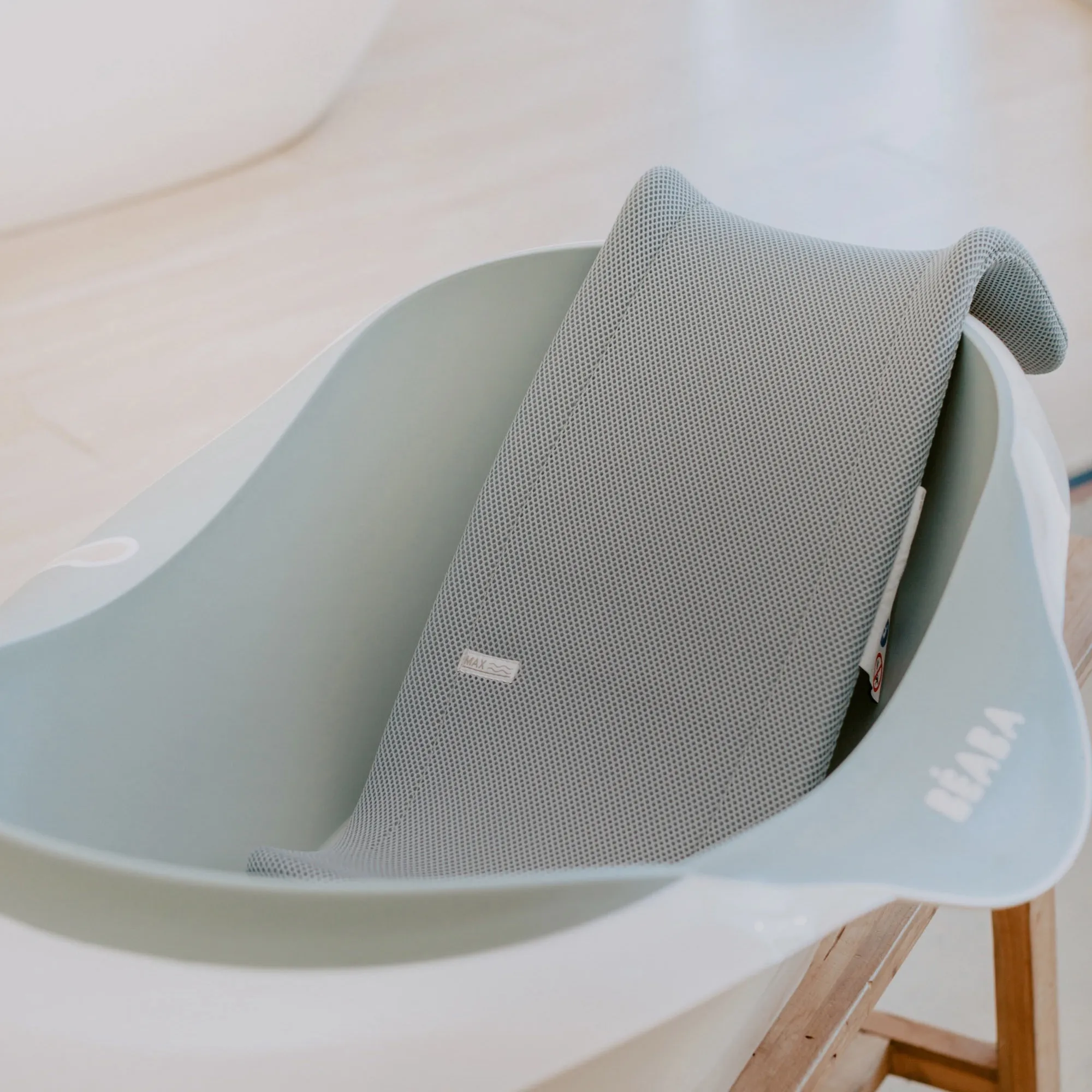 Шезлонг для ванночки Beaba 920369