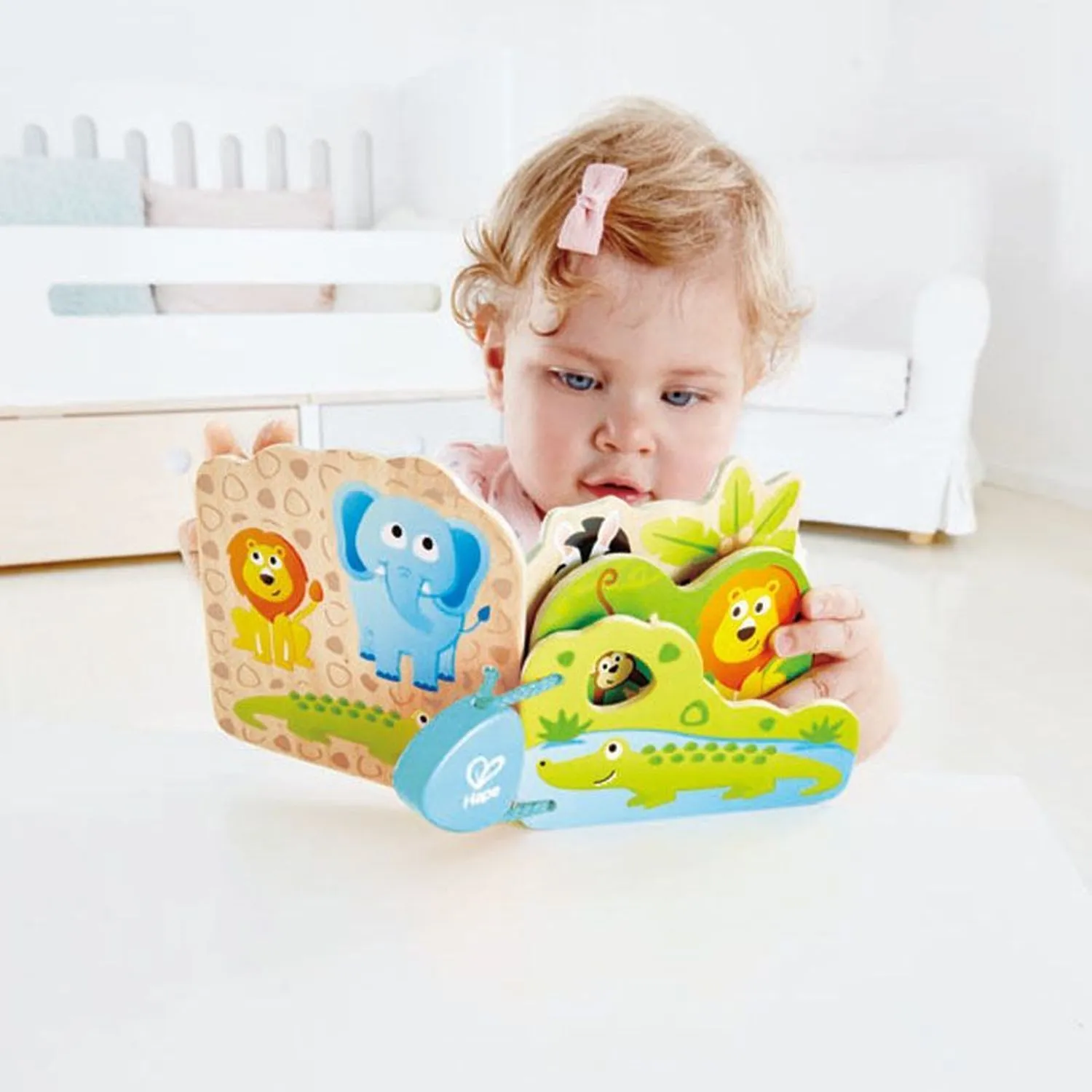 Детская книга-игрушка Hape «Дикие животные»