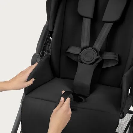 Коляска прогулочная Cybex Melio Carbon с дождевиком 2024