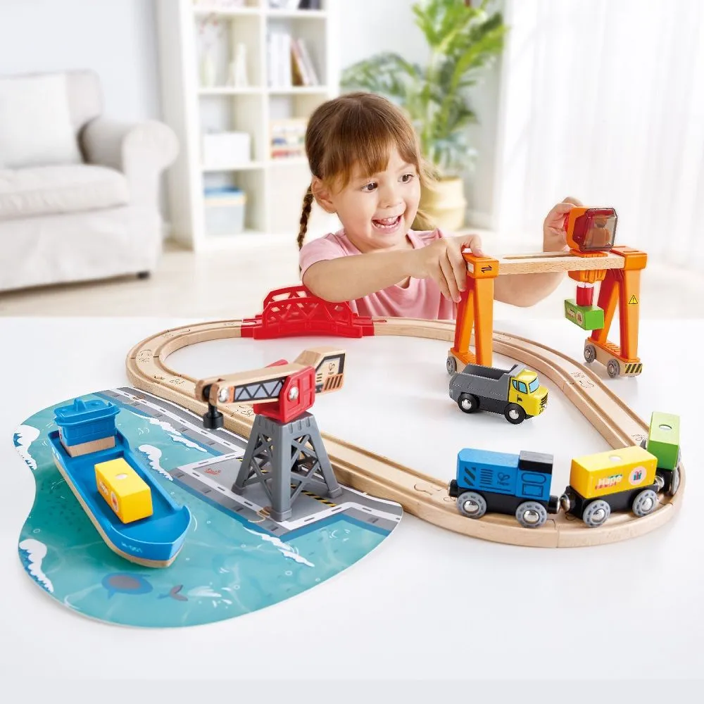 Деревянная железная дорога Hape «Подъемно-погрузочная гавань» 26 элементов