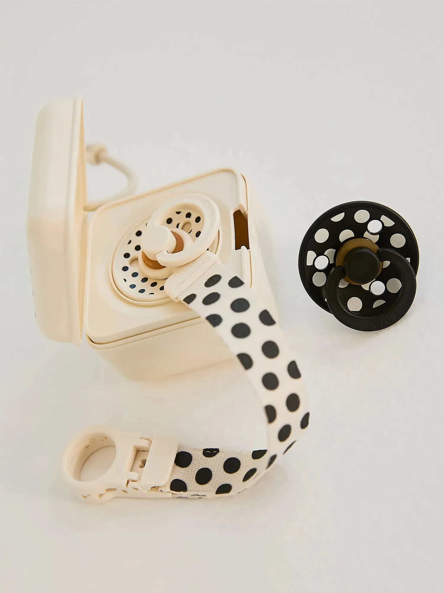 Держатель для пустышки BIBS Clip Loop -Кремовый/Черный (Ivory/Black) 950134216. Изображение 6