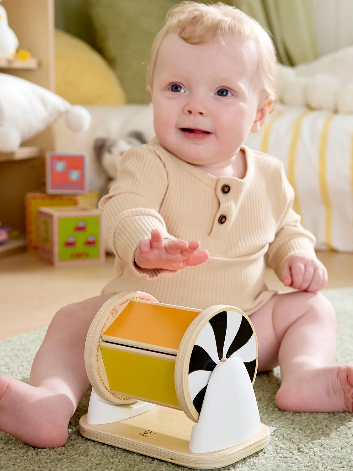 Игрушка развивающая HAPE &laquo;Малышам&raquo; Крутящийся барабан с зеркалом E0139_HP