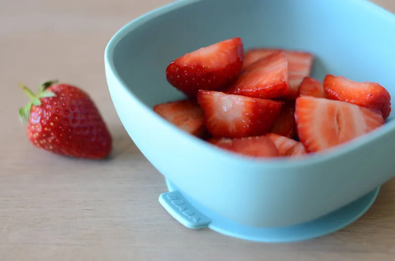 Набор детской посуды Beaba Slicone Meal Set (2 тарелки, стакан, ложка)