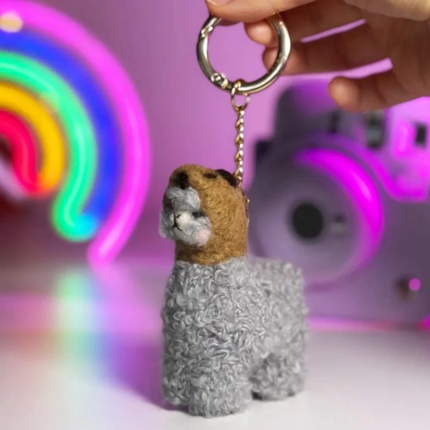 Брелок вязаный ЛеРаРу альпачонок Йана в шапочке капибара