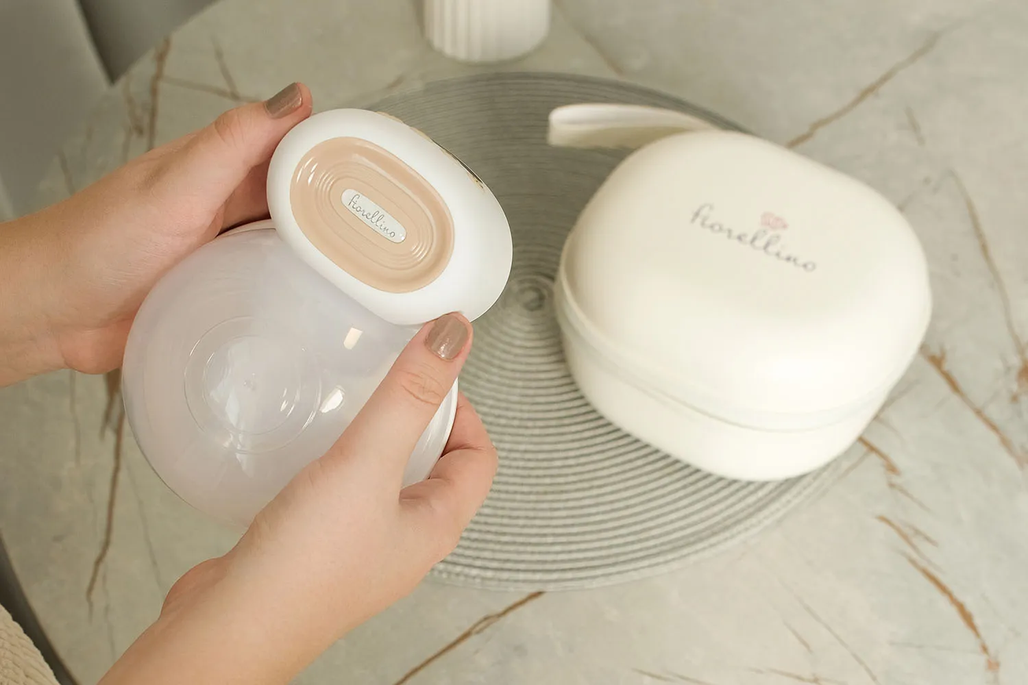 Молокоотсос Fiorellino портативный электрический YM-8806