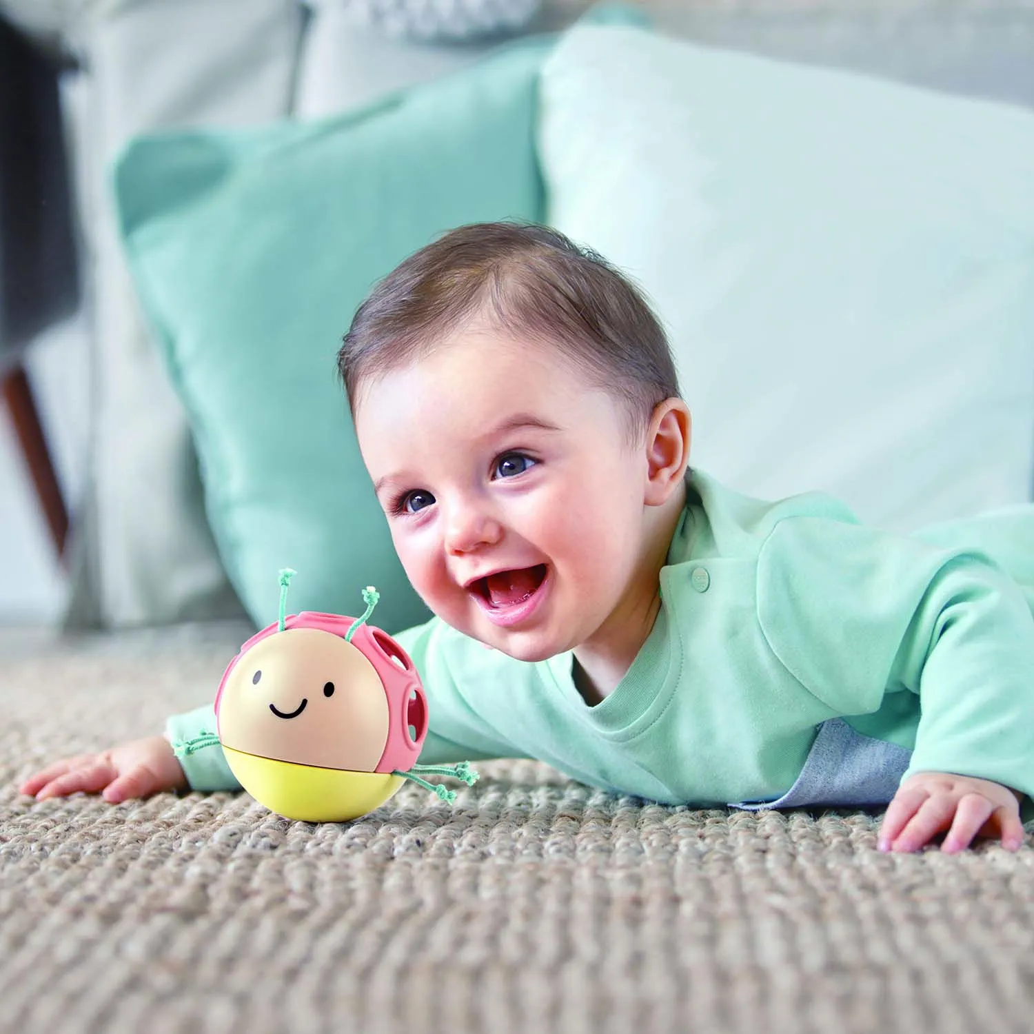 Детская погремушка-неваляшка Hape «Божья коровка» E8522_HP