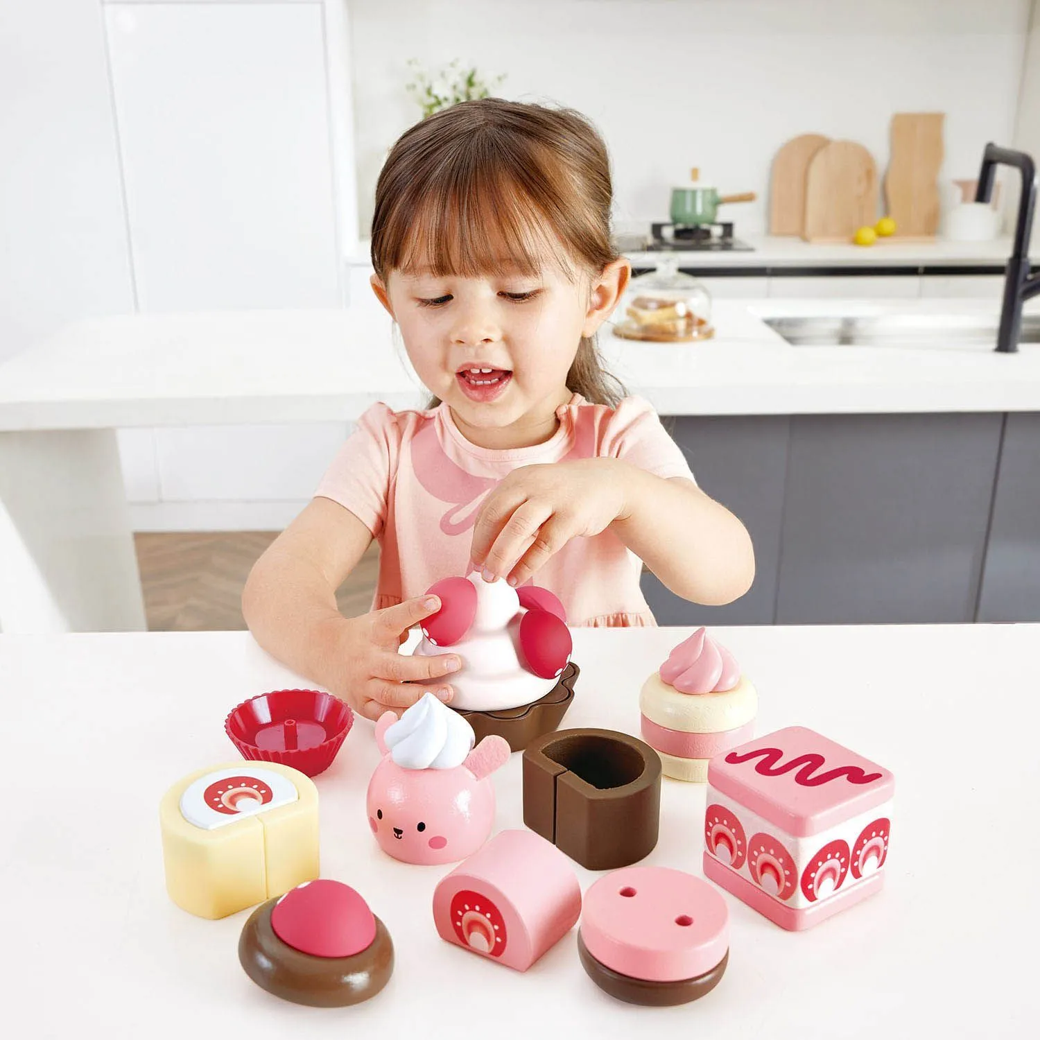 Набор игровой детский HAPE Пирожные клубничный десерт E3194_HP