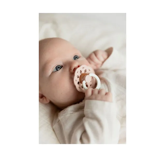 Пустышка латексная ночная BIBS Boheme Glow 6+ месяцев