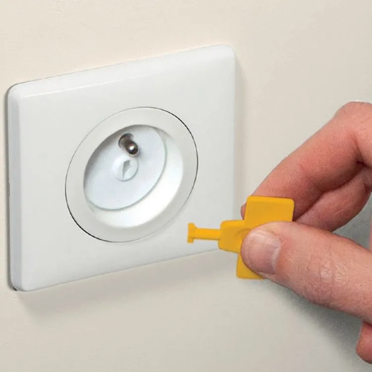 Заглушки для розетки с ключом 12 шт. Safety1st 12 3202002000