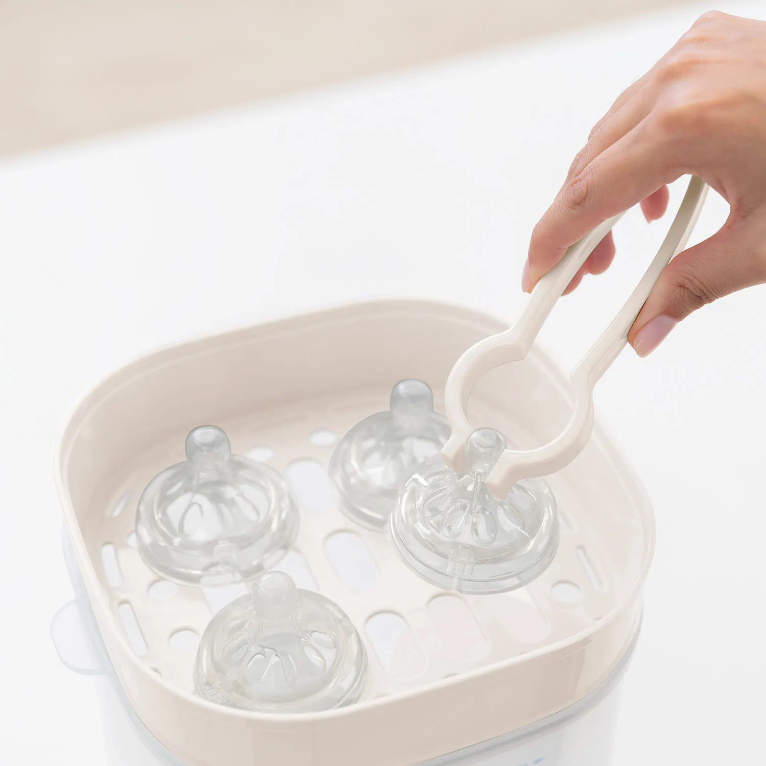 Стерилизатор компактный Miniland для бутылочек Steamy 89687